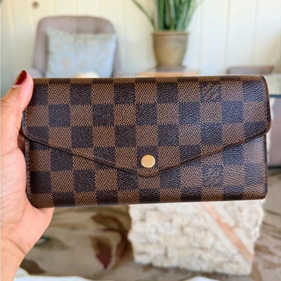 Louis Vuitton Sarah Wallet - Picture 2 of 8